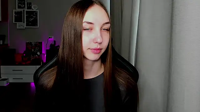 Snapshot of Sm0ly chatting on 04-28-26, 02:27 Sm0ly online show from 04-28-26, 02:27