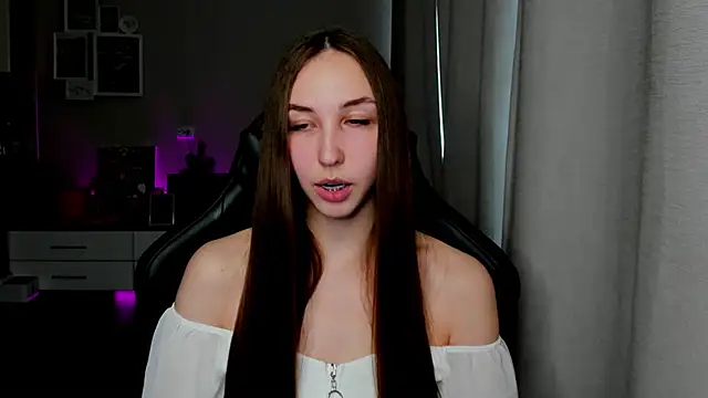 Snapshot of Sm0ly chatting on 05-18-26, 04:07 Sm0ly online show from 05-18-26, 04:07