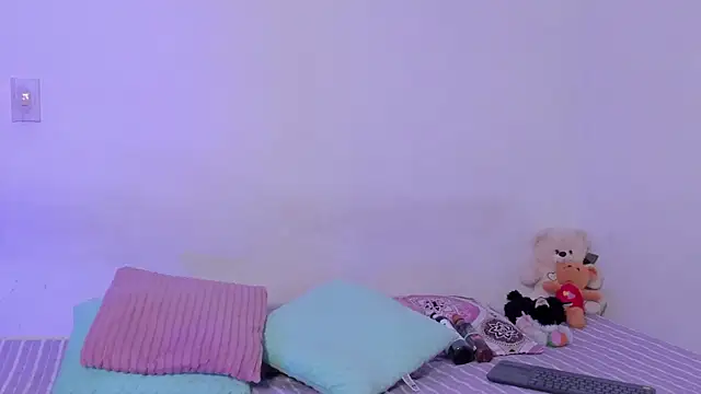 crystalvazquez online show from 10-24-25, 03:30