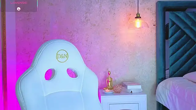 AlessiaLondon online show from 11-23-25, 02:55