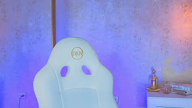 AlessiaLondon online show from 12-16-25, 02:49