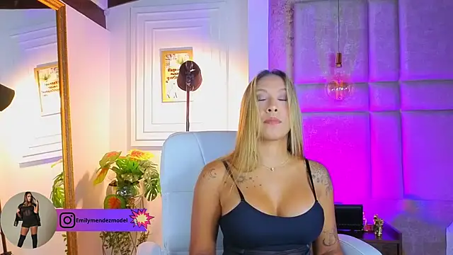 Snapshot of AlessiaLondon chatting on 06-01-26, 10:17 AlessiaLondon online show from 06-01-26, 10:17