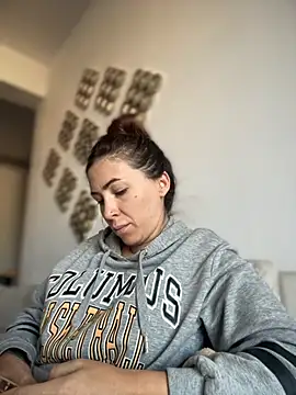 RaquelleDevon online show from 10-27-25, 02:10