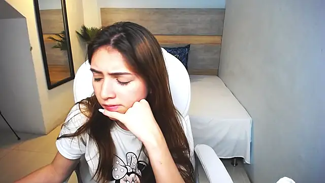 Snapshot of liseth_fox chatting on 12-20-24, 10:11 liseth fox online show from 12-20-24, 10:11