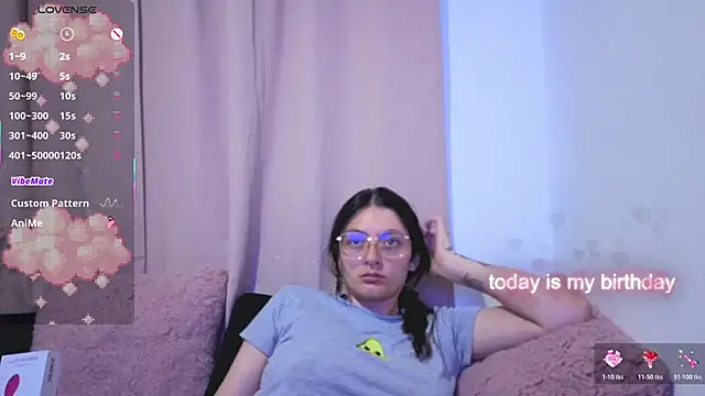 lessliee22  online show from 05-19-26, 07:37