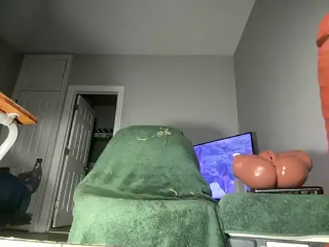 ChiRaqb8 online show from 03-31-26, 08:04