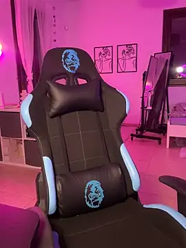 Lara Bergmann online show from 01-29-25, 03:47