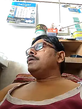 Snapshot of Srmotrs chatting on 05-31-26, 06:31 Srmotrs online show from 05-31-26, 06:31