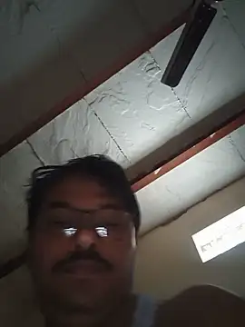 Snapshot of Srmotrs chatting on 06-08-26, 12:58 Srmotrs online show from 06-08-26, 12:58