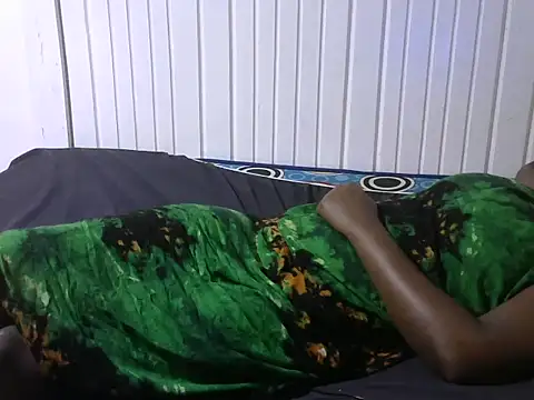 Snapshot of Sexy_baby004 chatting on 09-13-25, 05:18 Sexy baby004 online show from 09-13-25, 05:18