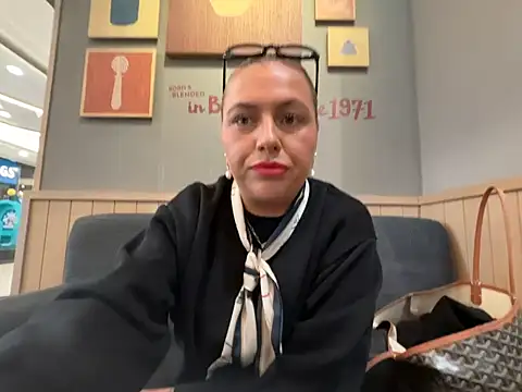 Arabellalee23 online show from 01-13-26, 04:45