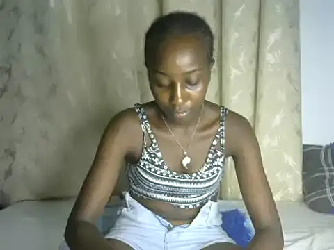 Snapshot of Naughty_petyte chatting on 12-02-24, 01:13 Naughty petyte online show from 12-02-24, 01:13