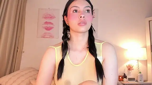 Snapshot of halseycox___ chatting on 05-28-26, 05:38 halseycox online show from 05-28-26, 05:38