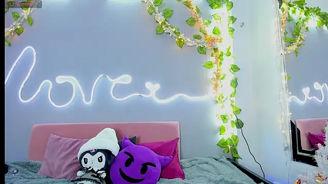 YouliteSllut2 online show from 12-18-24, 08:36