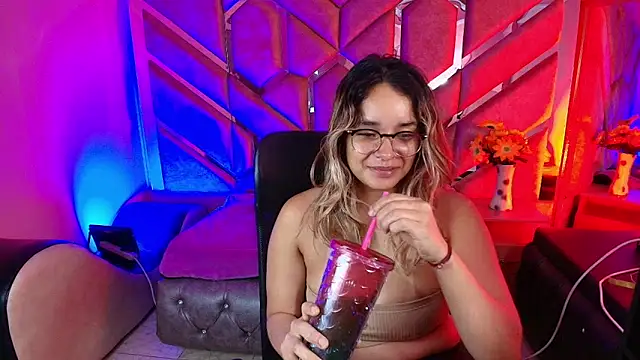 Olivia Fox69 online show from 12-18-25, 03:56