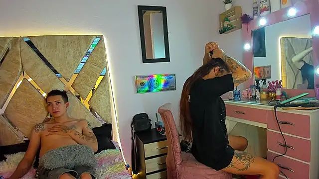 parejacaliente20154 online show from 10-22-25, 11:37