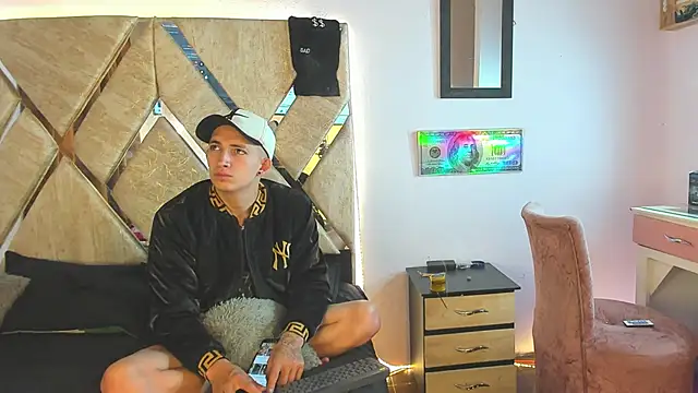 parejacaliente20154 online show from 11-12-25, 08:59