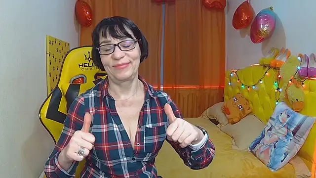 Snapshot of SandraHormas chatting on 03-10-25, 11:10 SandraHormas online show from 03-10-25, 11:10