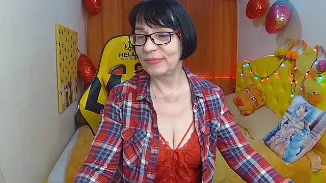 Snapshot of SandraHormas chatting on 03-11-25, 10:51 SandraHormas online show from 03-11-25, 10:51