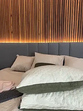 Snapshot of EmiilyAdams_ chatting on 10-29-25, 10:22 EmiilyAdams online show from 10-29-25, 10:22