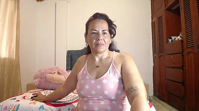 sofiamature01 online show from 10-31-25, 04:08