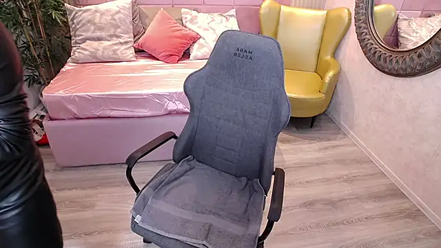 MeAmandaX online show from 10-14-25, 07:09