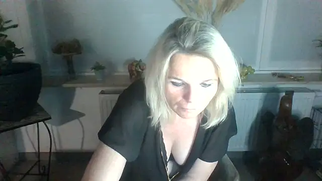 Snapshot of clwm chatting on 01-16-25, 06:27 clwm online show from 01-16-25, 06:27