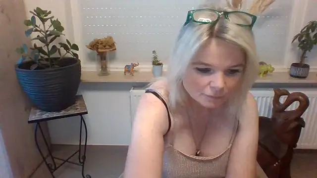 Snapshot of clwm chatting on 09-09-25, 05:51 clwm online show from 09-09-25, 05:51