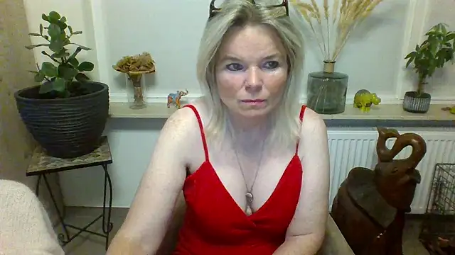 Snapshot of clwm chatting on 10-10-25, 06:12 clwm online show from 10-10-25, 06:12