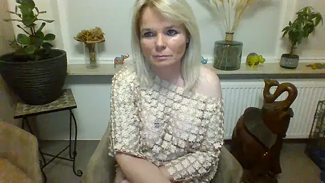 Snapshot of clwm chatting on 10-26-25, 07:42 clwm online show from 10-26-25, 07:42