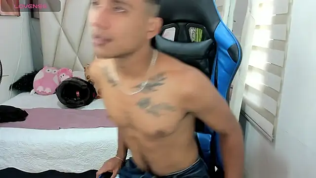 Snapshot of Backsex_boy chatting on 01-28-25, 03:14 Backsex boy online show from 01-28-25, 03:14
