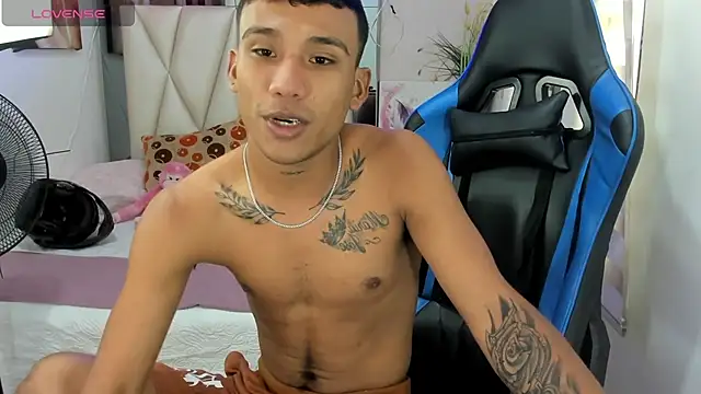 Snapshot of Backsex_boy chatting on 02-02-25, 04:11 Backsex boy online show from 02-02-25, 04:11