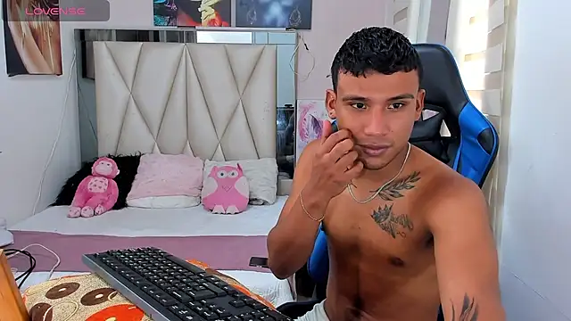 Snapshot of Backsex_boy chatting on 02-07-25, 06:34 Backsex boy online show from 02-07-25, 06:34