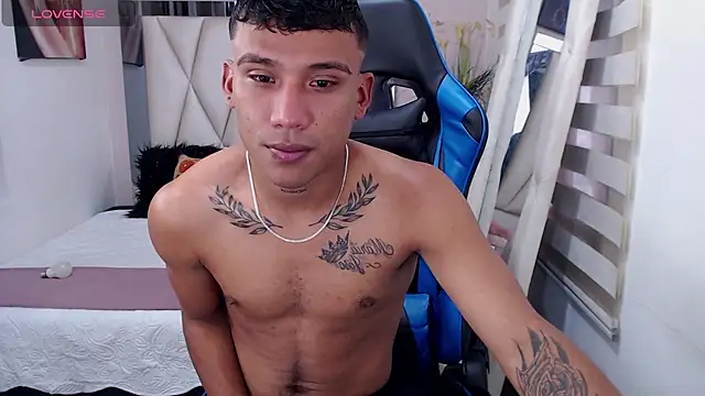 Snapshot of Backsex_boy chatting on 02-20-25, 06:35 Backsex boy online show from 02-20-25, 06:35