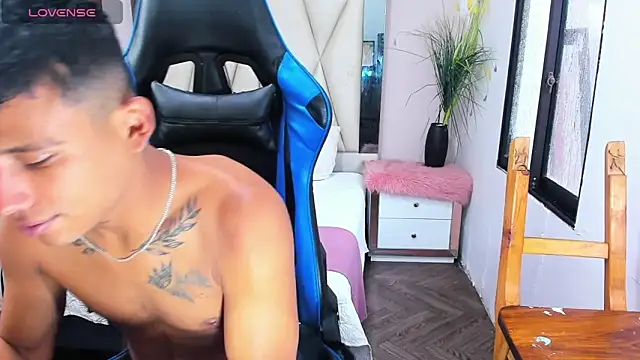 Snapshot of Backsex_boy chatting on 02-26-25, 07:16 Backsex boy online show from 02-26-25, 07:16
