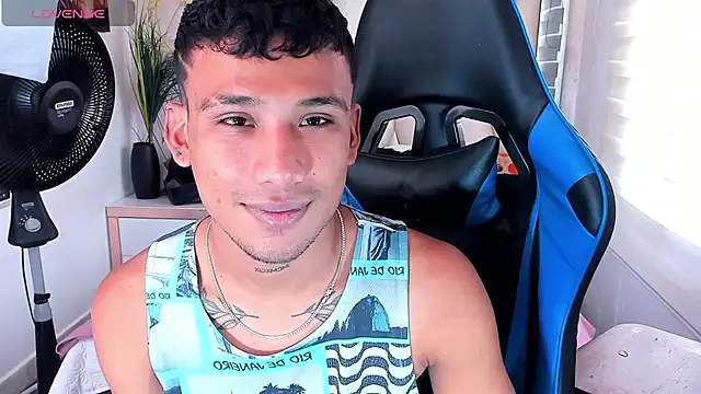 Snapshot of Backsex_boy chatting on 03-21-25, 04:07 Backsex boy online show from 03-21-25, 04:07