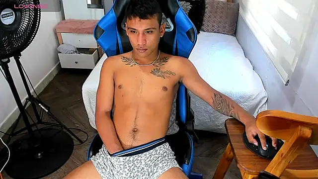 Snapshot of Backsex_boy chatting on 09-09-25, 03:55 Backsex boy online show from 09-09-25, 03:55
