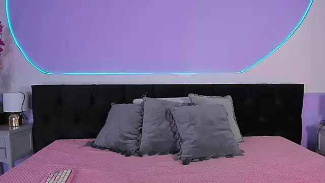 Snapshot of Julieta_Cortes__ chatting on 11-05-25, 11:54 Julieta Cortes online show from 11-05-25, 11:54