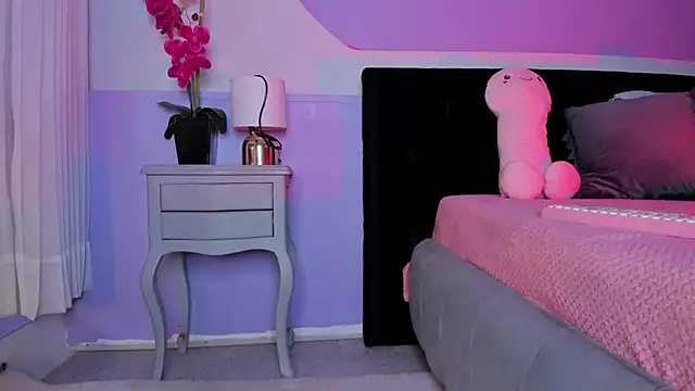 Snapshot of Julieta_Cortes__ chatting on 11-13-25, 12:15 Julieta Cortes online show from 11-13-25, 12:15