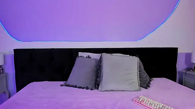 Snapshot of Julieta_Cortes__ chatting on 11-14-25, 12:26 Julieta Cortes online show from 11-14-25, 12:26