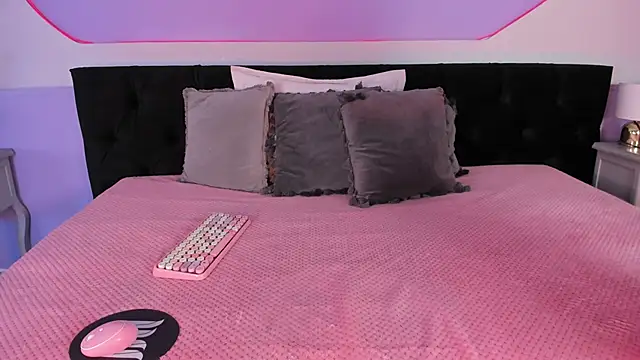 Snapshot of Julieta_Cortes__ chatting on 12-02-25, 12:21 Julieta Cortes online show from 12-02-25, 12:21