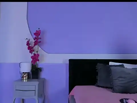 Snapshot of Julieta_Cortes__ chatting on 12-04-25, 12:25 Julieta Cortes online show from 12-04-25, 12:25