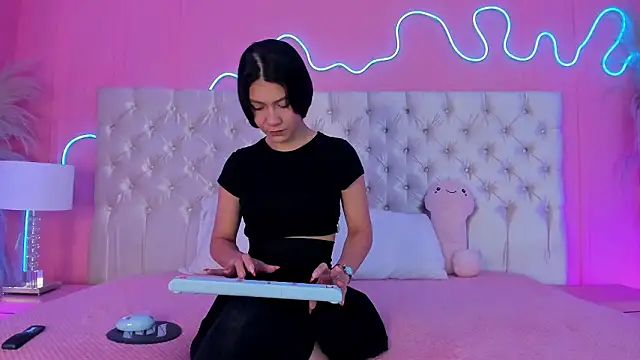 Julieta Cortes   online show from 02-14-26, 12:13