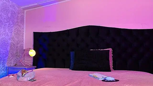 Julieta Cortes   online show from 04-09-26, 12:10