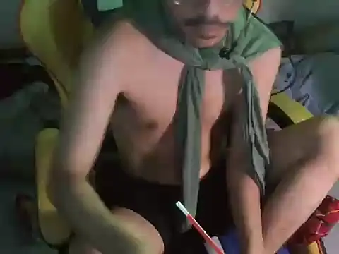 Snapshot of cloudyth1994 chatting on 12-23-24, 07:20 cloudyth1994 online show from 12-23-24, 07:20