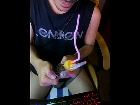 Snapshot of cloudyth1994 chatting on 09-27-25, 05:07 cloudyth1994 online show from 09-27-25, 05:07