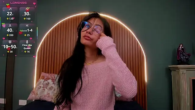 NayeCloud online show from 11-14-25, 04:00