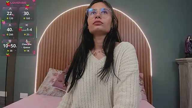 NayeCloud online show from 11-15-25, 03:59