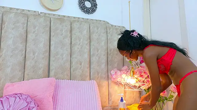 Snapshot of ShanelWest chatting on 11-11-25, 01:22 ShanelWest online show from 11-11-25, 01:22