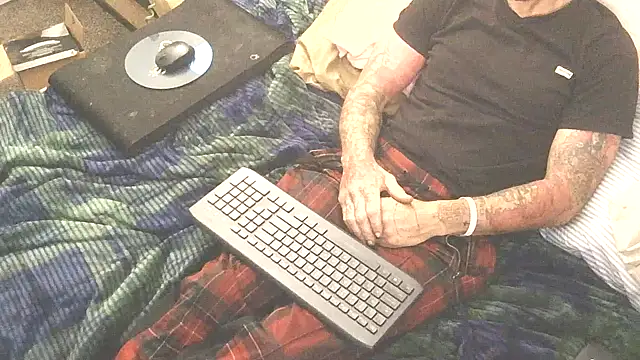 TheOneYouLove69 online show from 03-15-26, 12:49